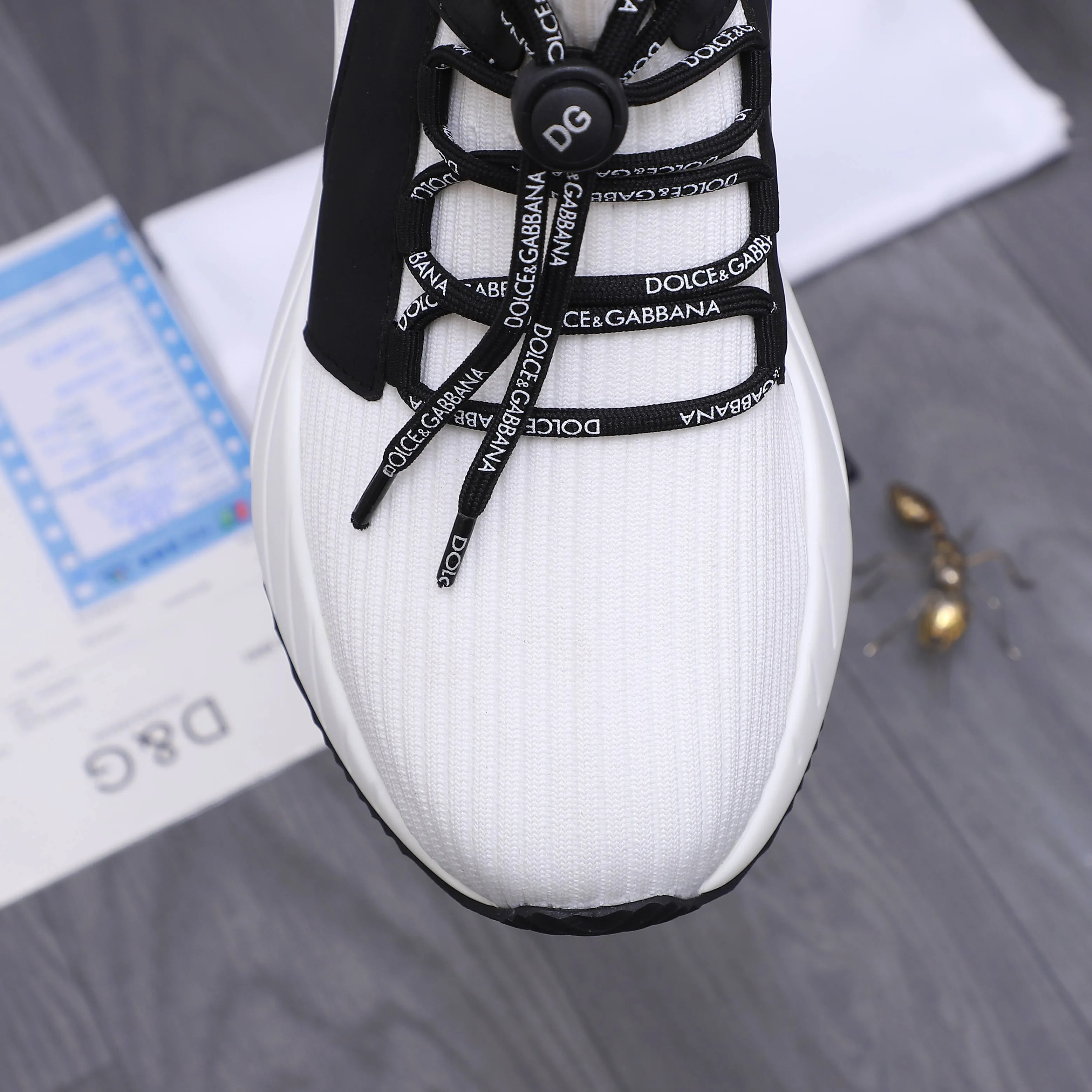 Men's shoes 💰442 Product trademark: DG (Dolce & Gabbana) casual shoes for couples. Regular size: 36-46 (45.46 is custom-made and non-returnable) Product materials: Selected knitted breathable spliced ​​cowhide upper, cowhide insole, original outsole